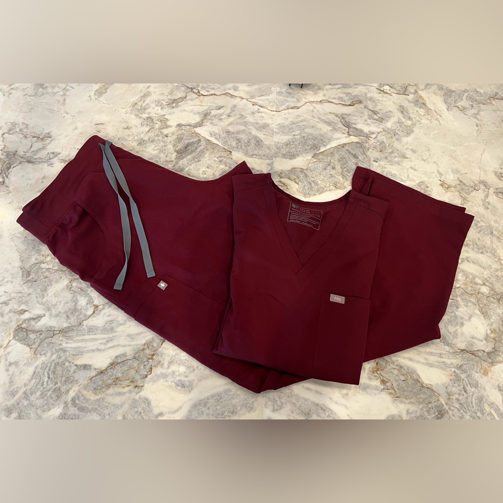FIGS NWOT Women’s Scrub Set - Burgundy